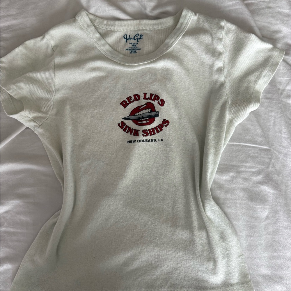 Brandy Melville White Tee Red Lips Sink Ships